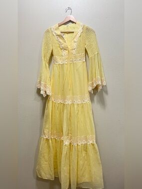 Candi jones California Yellow Lace-Trim Maxi Dress - Women's Boho Sundress